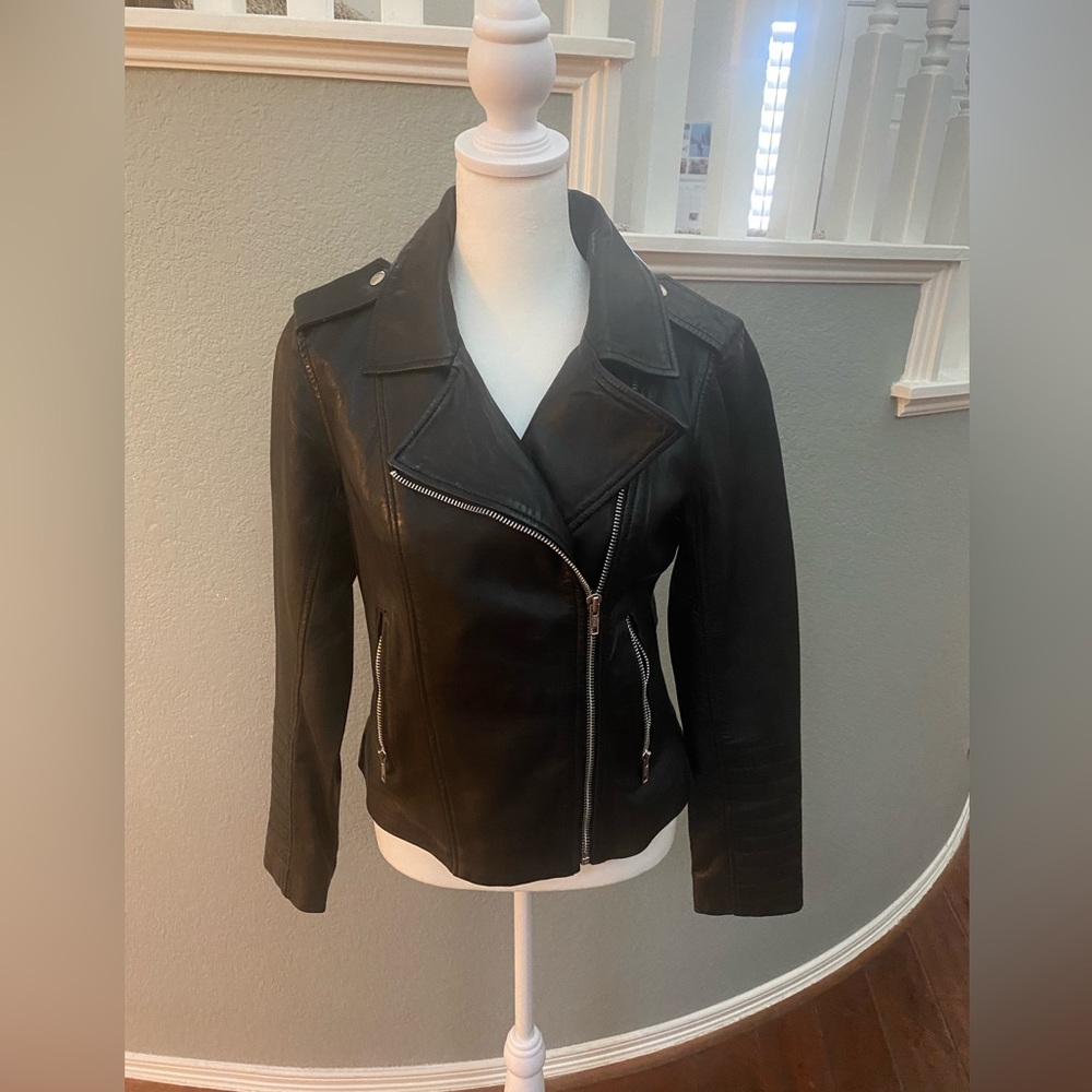 Genuine leather jacket BB Dakota size S. Like new condition.